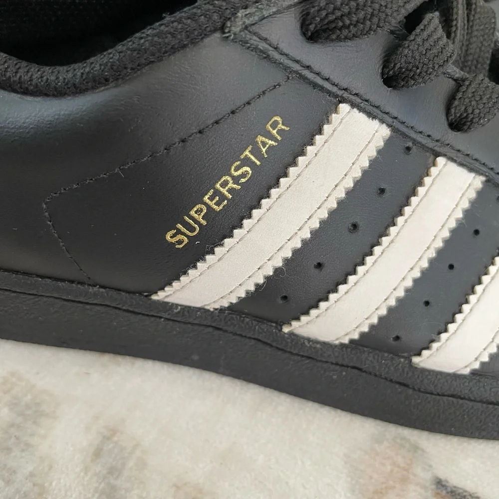 Adidas unisex Superstar Sneakers - Black with White Stripes